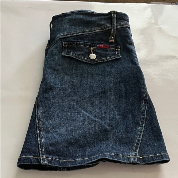 BCBG Maxazria Jeans Denim Skirt Size 4 - Picture 4 of 16